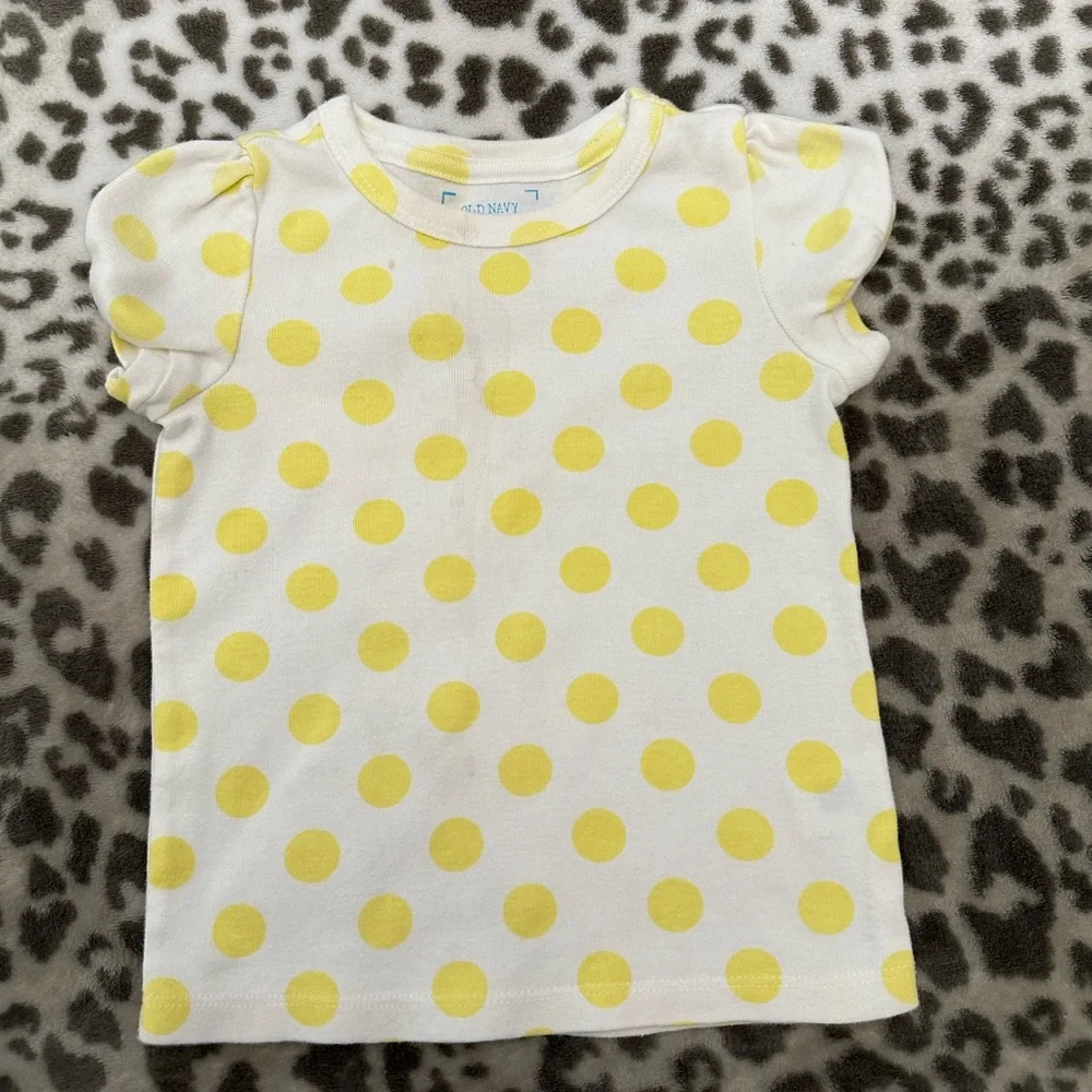 Old Navy Shirt Bundle with FLAWS in Yellow & White Size 18-24 2T 24 months